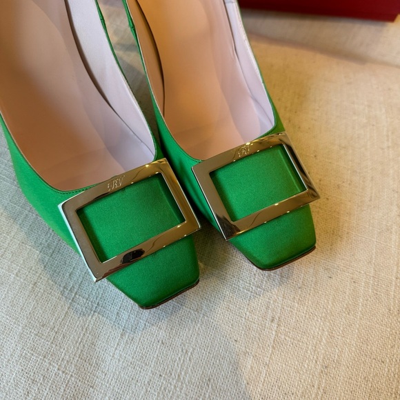 NEW Roger Vivier Pumps - Picture 6 of 9